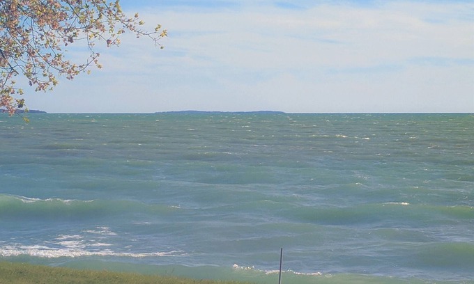 Carrying Place Casa | House On the Shore of Lake Ontario Near Presqu'ile Park