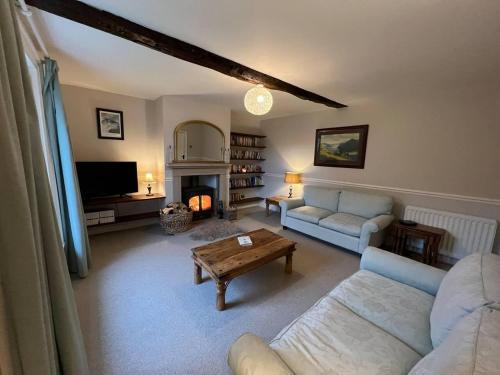 Caldbeck Casa | House - Sleeps 10 Pet friendly & Parking