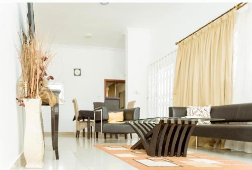 Kweiman Casa | House - Sleeps 4 & Access to Pool