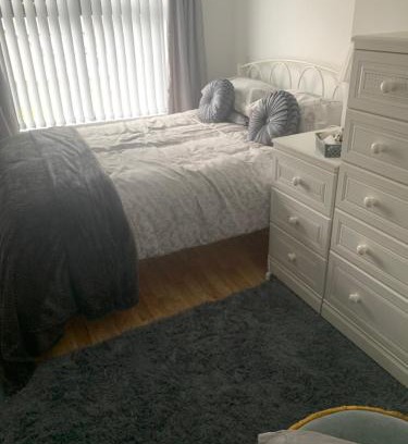 Larne Casa | House - Sleeps 4 with Cozy Fireplace