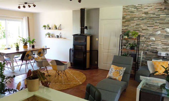 Faveraye-Machelles Casa | House surrounded by nature and relaxation for the whole family