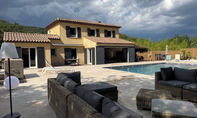 Besse-sur-Issole Villa | Casa - Villa de 150 m2 para 8 personas en un jardín cerrado de 3300m2