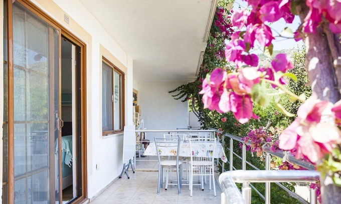 Palamutbuku Apartamento | House w Balcony and Garden 5 min to Beach in Datca
