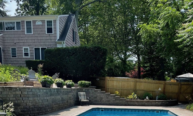 Wading River Casa | HOUSE W/POOL 1.5 miles from beach! Save 15% FOR A MONTH!