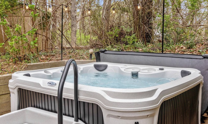 Brewster Casa | House with Cottage in quaint Brewster, Central to Cape Attractions and Beaches