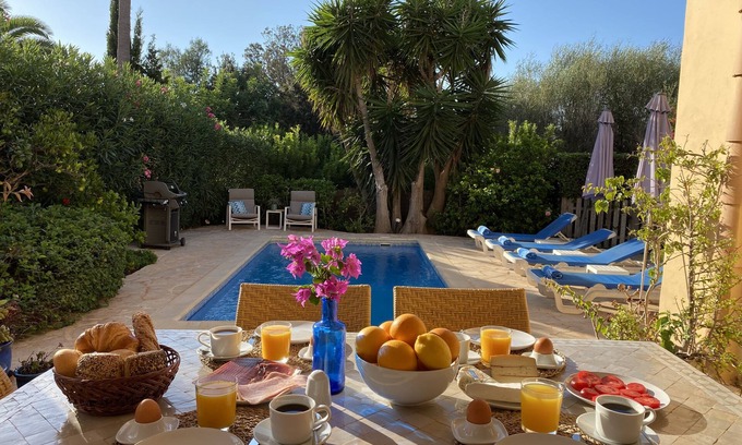 Portopetro Casa | Casa de vacaciones con piscina, jardín, vistas al mar, playa, conexión Wi-Fi, patios, parrilla de gas