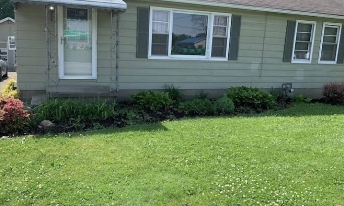 Heath Casa | House with fenced yard and easy access to I-70