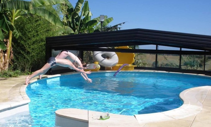 Burgaronne Casa | Casa con jardín, huerto y piscina privada.