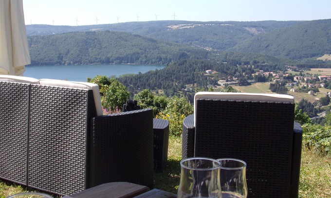 Le Lac-d'Issarles Casa | casa con vistas al lago y las montañas
