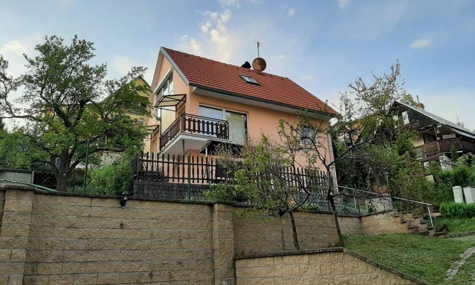 Rozdrojovice Casa | Casa con gran terraza y piscina para vacaciones en la ciudad y en la naturaleza.
