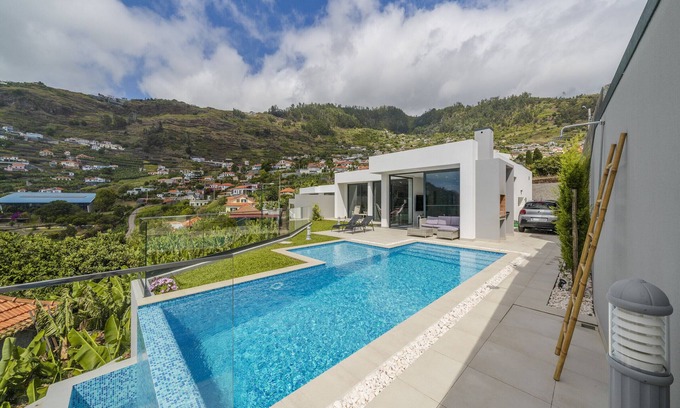 Arco da Calheta Casa | House with pool and sea view, Pearl of Calheta