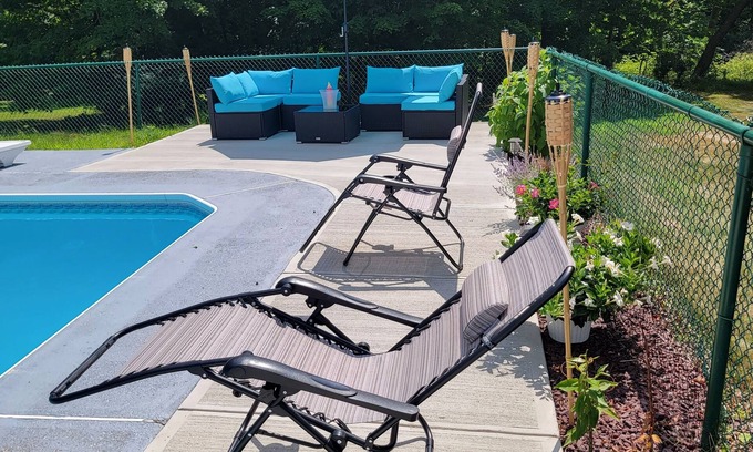 Wappingers Falls Casa | House with Pool Access and Park up the Road