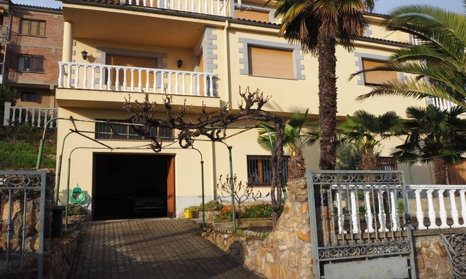 Ciudad Rodrigo Casa | Casa con vistas maravillosas en el corazón de Ciudad Rodrigo." El cerezo"