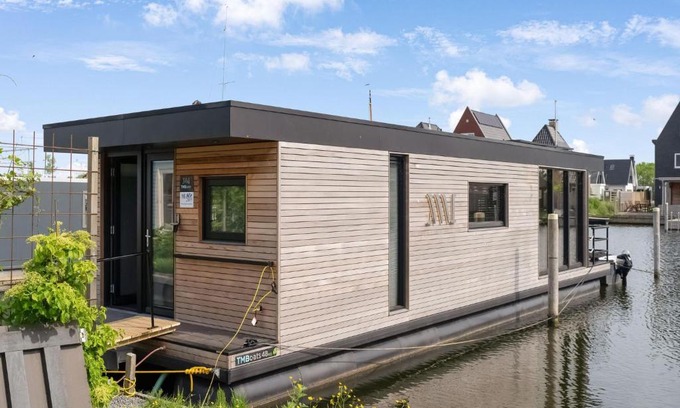Stavoren Alquiler De Eote | Houseboat in Stavoren with Waterfront Views