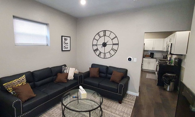 Olde Towne East Apartamento | Housepitality - The Red Brick Inn - Luxury