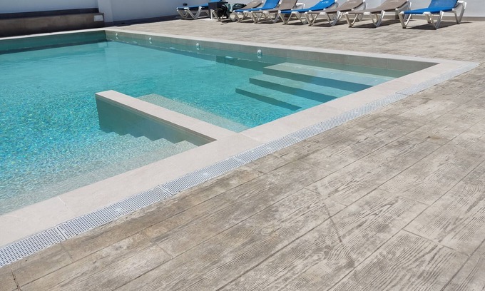 Guevejar Cabaña | A 15' de Granada 28 plazas, Piscina, Jacuzzi, Barbacoa, Billar, Futbolin.