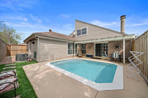 Clodine Casa | Houston Pool Escape Games Wifi Parking Pet