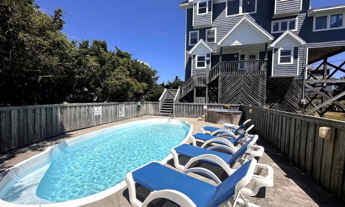 Avon Casa | How You Dune? Dog-Friendly Semi-Oceanfront in Avon!
