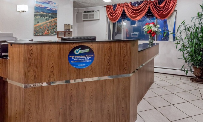 Central Colorado Springs Hotel | Howard Johnson by Wyndham Colorado Springs