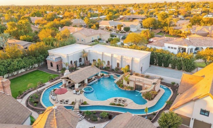 Cactus Acres Casa | HÓZHÓ Luxe | Lazy River | Indoor Pickleball