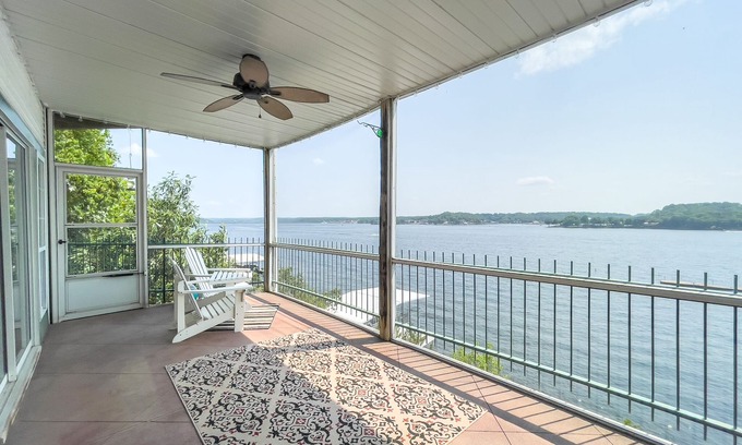 Lakeland Condominio | HT901 - Impressive lakefront condo!