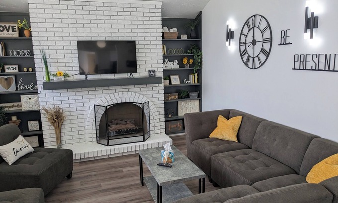 Taylorsville Casa | HTUB/GAME-ROOM/GaragePKNG/Backyard/Centrally located