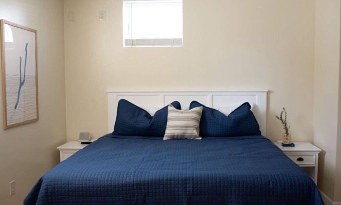 Cameron Condominio | Hubbs Cellar at JS Hubbs Guest House