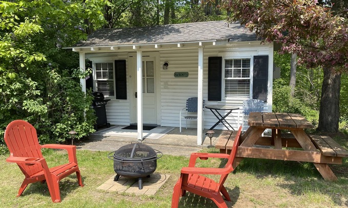 Lake George Cabaña | Huckleberry Cottage at Cozy Nook