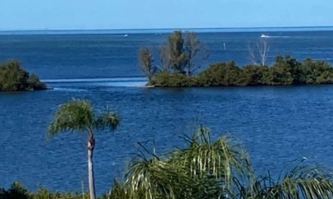 Hudson Condominio | Hudson Hideaway: 2 BR/2 Bath Gulf Front Condo,Stunning Sunset from 27' Balcony
