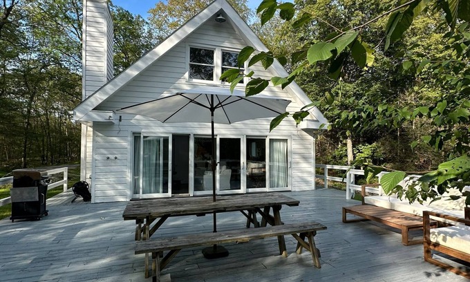Hollowville Cabaña | Hudson NY Country Cottage, Fireplace, Pond, Hot Tub, NYC 2hrs