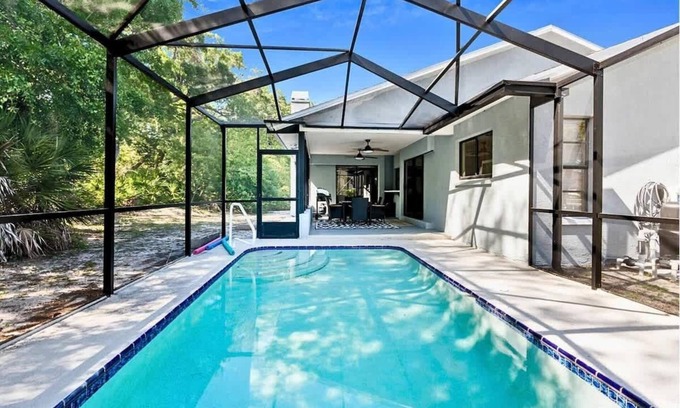 Hudson Casa | 🌴 Hudson Retreat | 3-Bedroom Pool Home – Your Private Coastal Oasis!