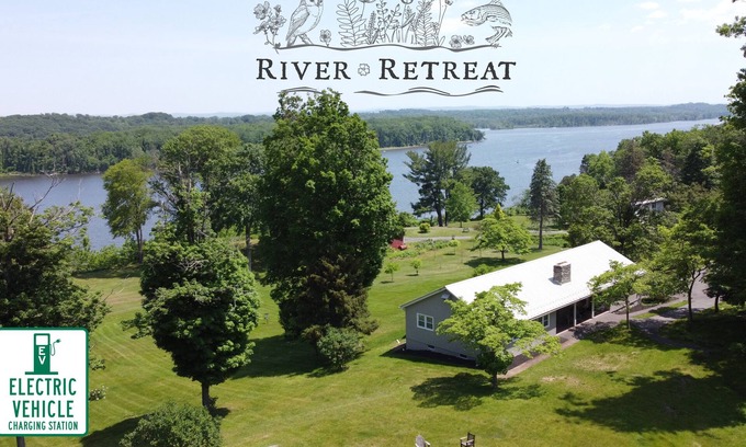 Coxsackie Casa | Hudson River Retreat- Spectacular Views- Pet friendly🐕 Wheelchair Accessible♿