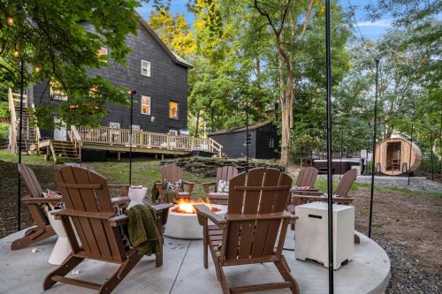 Philmont Casa | Hudson Valley Hot Tub Sauna Fire Pit Games