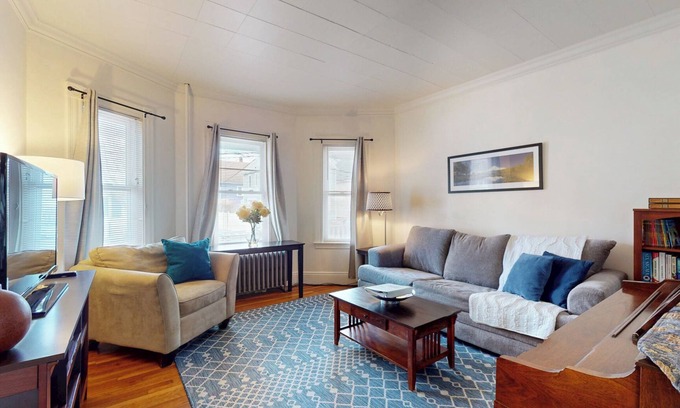 North Cambridge Casa | Huge 2 bed, 2 baths, Harvard, Porter Davis SQ