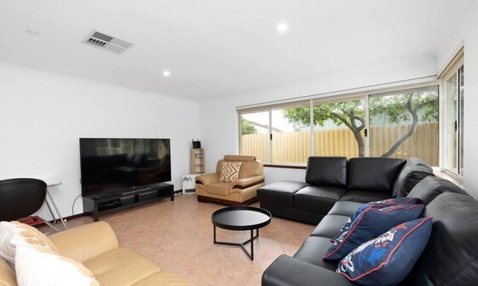 Bull Creek Casa | Huge 4bed-2bath Family Home - Close to Everything and Everything you Need