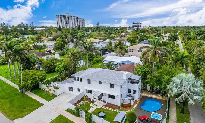 Seybold Casa | Huge 8 BR Heated Pool HotTub Tropical Oasis Villa