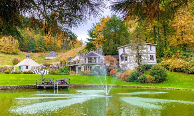 Mars Hill Casa | Huge Estate w/ 2 homes, fishing pond, private day spa, hot tub, & pizza oven