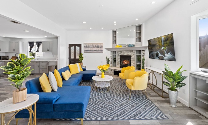 Clairemont Mesa West Casa | Huge Family Friendly Retreat! Centrally Located!