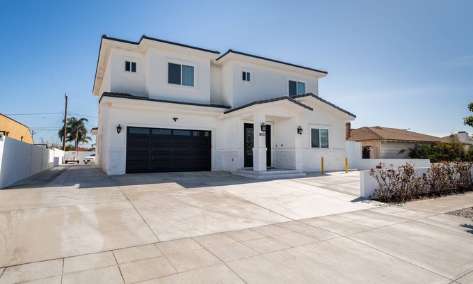 Midway City Casa | Huge Family Home Near Disneyland & SoCal Beaches
