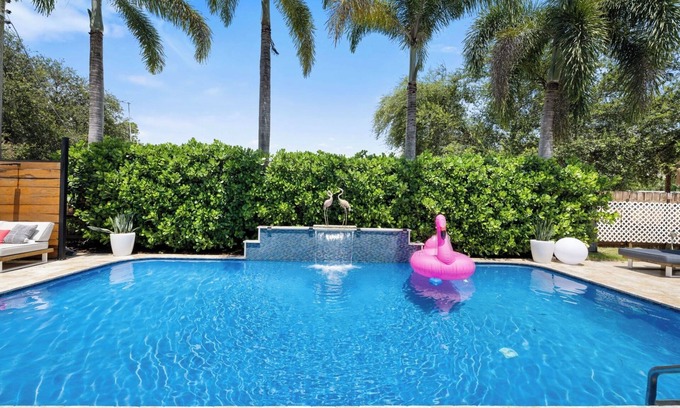 Poinsettia Heights Casa | Huge Heated Pool! HotTub,Fire Pit,Ice Bath,Putting Green,N64,5 Mins to the Beach