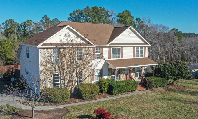 Lincolnton Casa | HUGE HOME ON LAKEFRONT W/DEEPWATER DOCK!! Family, pet, and kid friendly!