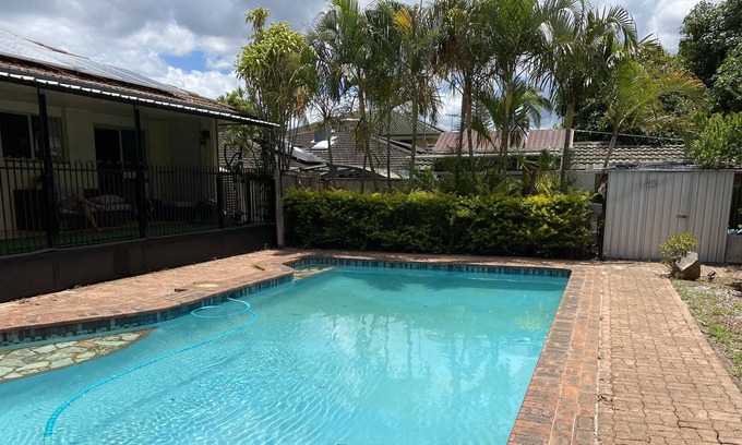 Sunnybank Casa | Huge home with cool pool in Sunnybank just for you