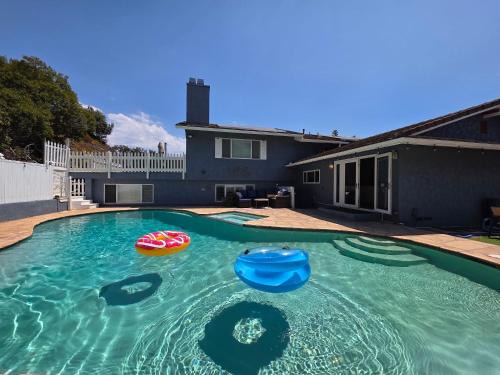 Bay Park Casa | Huge House with Pool! Sleeps 16 - BBQ - Shuffleboard