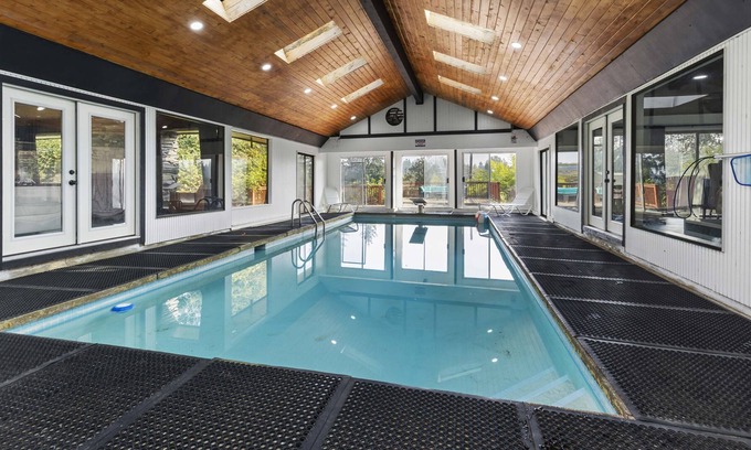 Waller Casa | Huge, Private, Luxury, Pool House