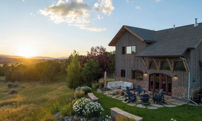 Carbondale Casa | HUGE VIEWS + LUX Finishes Outside Aspen