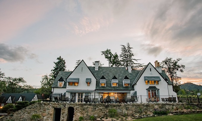 Medford Cama Y Desayuno | Hummingbird Estate Wine & Suites