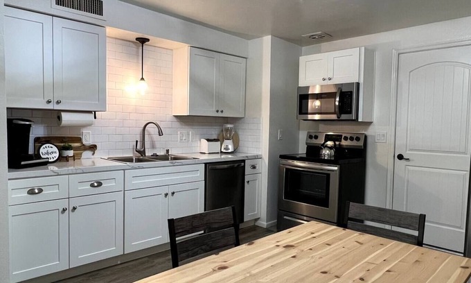 Sahuarita Apartamento | Hummingbird Haven Retreat - Quiet 2 bedroom Town