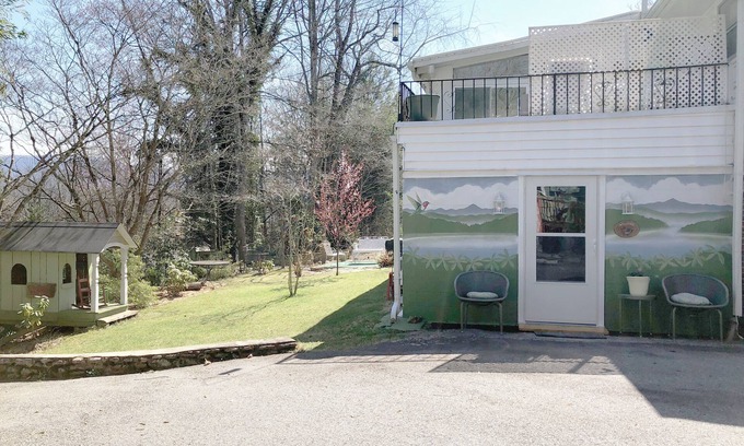 Lake Junaluska Apartamento | Hummingbird Suite at Lake Junaluska.
