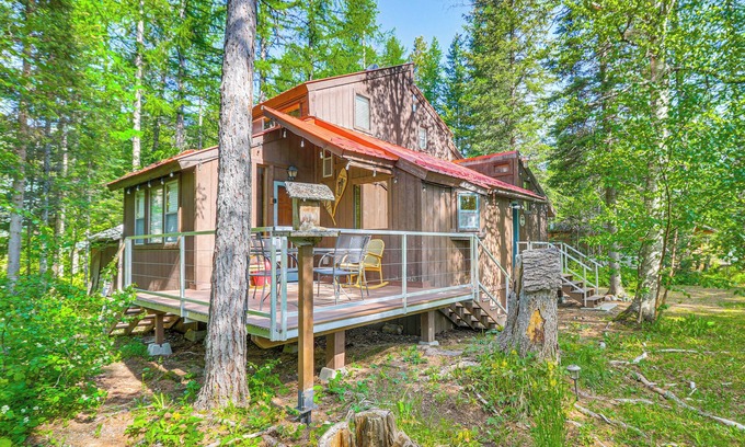 Whitefish Cabina | Hungry Horse Cabin w/ Gas Grill, Near Glacier!