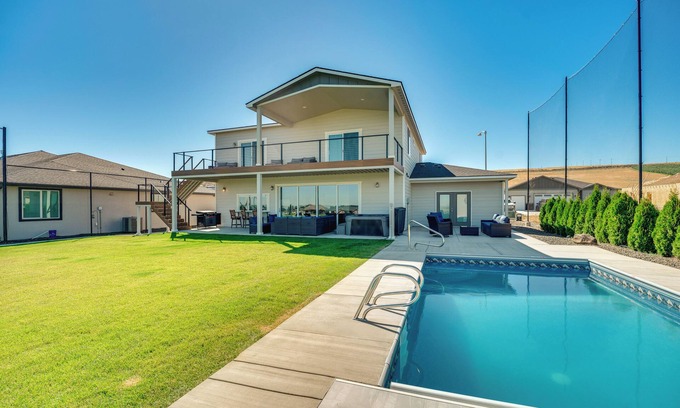 Moses Lake Casa | Hunt & Hike: Potholes State Park Home Hot Tub